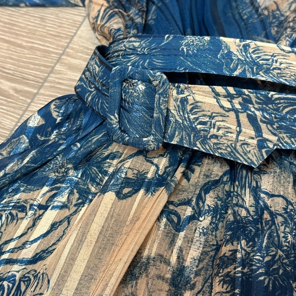 Dress - Picture 4 of 4